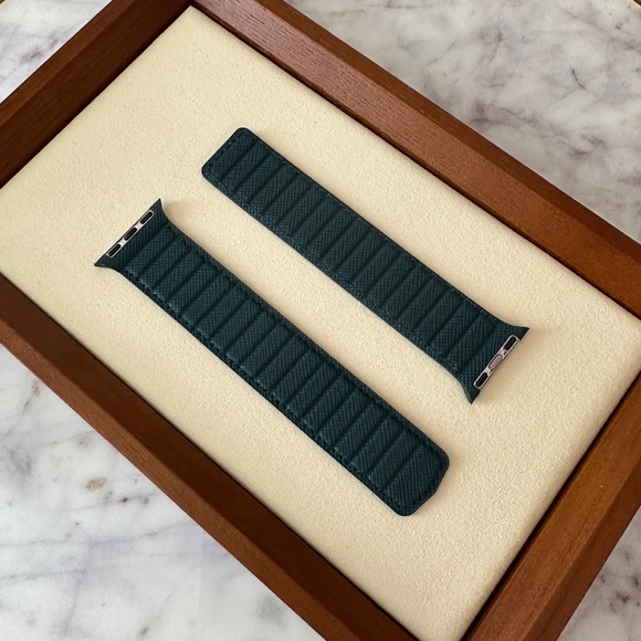INI Leather Magnetic Apple Watch Band in Cross Teal 38MM/40MM/41MM NWOT - Picture 6 of 7